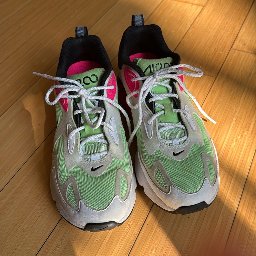 Women’s NIKE air max 200 green black hyper pink 8.5